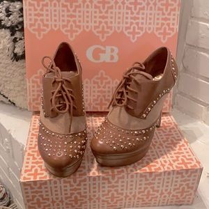 Giani Bini leather Studded bootie size 8